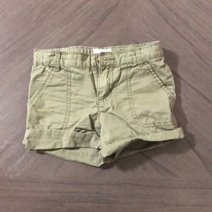 Toddler Girls Army Green Shorts !
